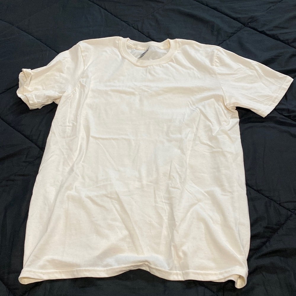 Gildan softstyle natural cotton T shirt. Never worn!!